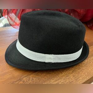 Black and white fedora hat NWOT